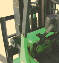Газобензиновый вилочный погрузчик Dalian CPQD25FB. Фото